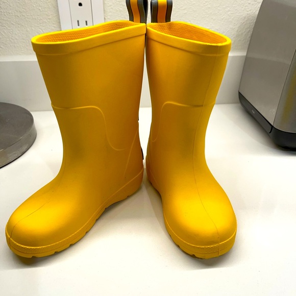 totes yellow rain boots